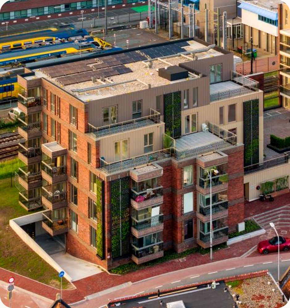 De Cascade van boven, met zonnepanelen en groene gevels